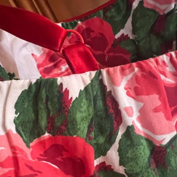 Vixen Red Roses Wiggle - Picture 5 of 7